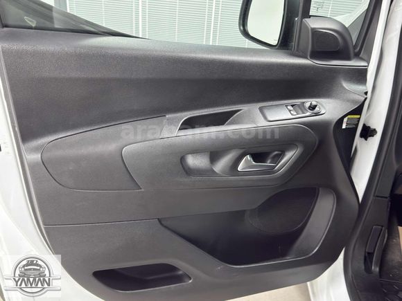 HATASIZ 2025 OPEL COMBO 1.5 D ESSENTİAL 25.000 KM OTOMATİK