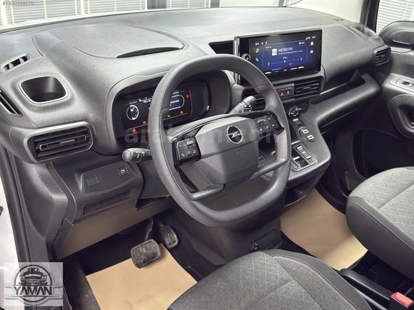 HATASIZ 2025 OPEL COMBO 1.5 D ESSENTİAL 25.000 KM OTOMATİK