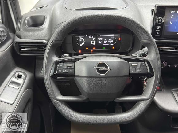 HATASIZ 2025 OPEL COMBO 1.5 D ESSENTİAL 25.000 KM OTOMATİK