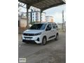 2025 OPEL COMBO 1.5D ESSENTİAL OTOMATİK HATASIZ BOYASIZ