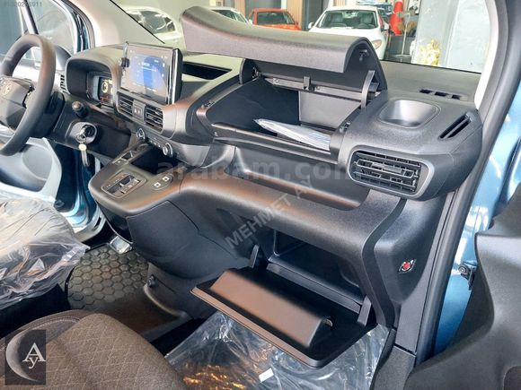 2026 OPEL COMBO / OTOMATİK VİTES-LANSMAN RENK-ORJ. SADECE 400 KM
