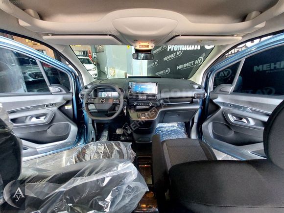 2026 OPEL COMBO / OTOMATİK VİTES-LANSMAN RENK-ORJ. SADECE 400 KM