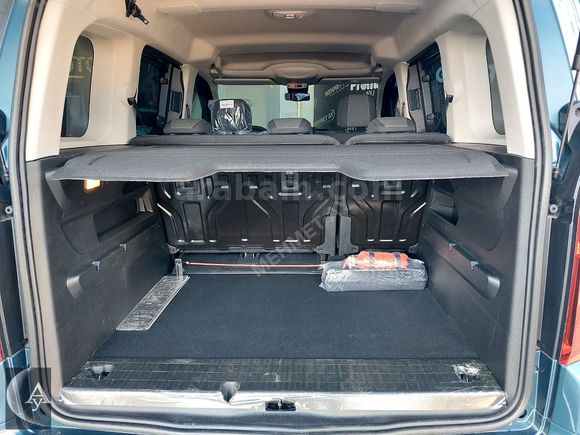 2026 OPEL COMBO / OTOMATİK VİTES-LANSMAN RENK-ORJ. SADECE 400 KM