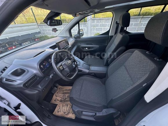 YATAĞAN KARDEŞLER OTODAN 2025 OPEL COMBO CAM TAVAN BOYASIZ 28KM