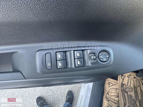 YATAĞAN KARDEŞLER OTODAN 2025 OPEL COMBO CAM TAVAN BOYASIZ 28KM
