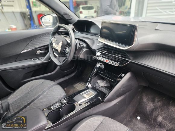 2025 MODEL HASAR KAYITSIZ PLAKALI 28000'DE 1,2 PURETECH ALLURE