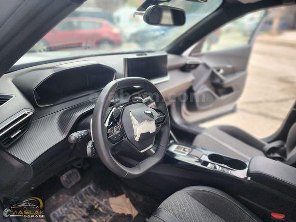 2025 MODEL HASAR KAYITSIZ PLAKALI 28000'DE 1,2 PURETECH ALLURE
