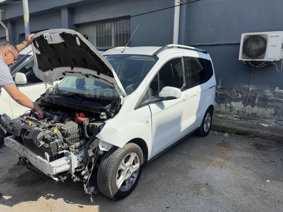 2022 FORD COURİER PLAKALI RUHSATLI MUAYNELİ