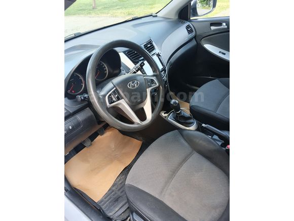 Sanayiye hiç gitmemiş Hyundai Accent blue mode plus