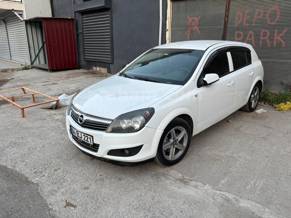 Sahibinden Opel Astra 1.6 Essentia 2012 Model  288.000 km Beyaz