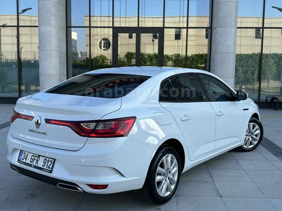 Memurdan Megane 1.3 TCe Joy Comfort 2022 Model 