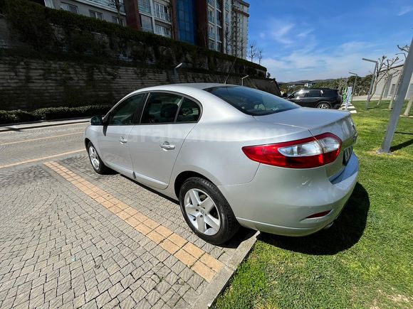 Bakımlı Temiz Kapalı Otopark Aracı