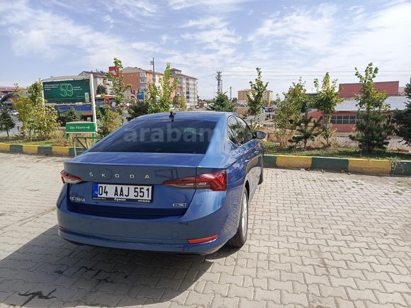 Sahibinden Skoda Octavia 1.0 e-Tec Premium 2021 Model  9.800 km Mavi