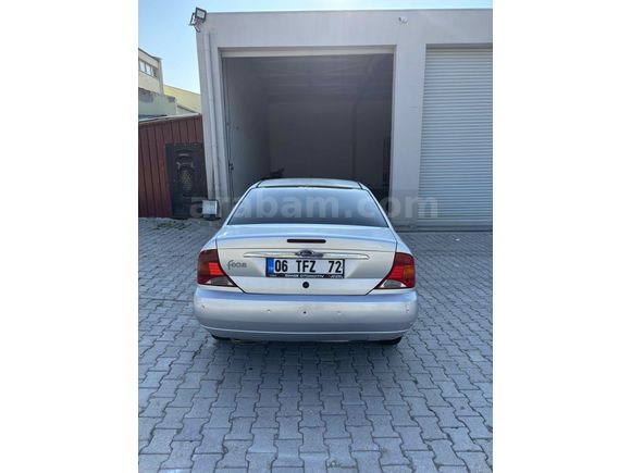 Sahibinden Ford Focus 1.6 Ghia 2001 Model 