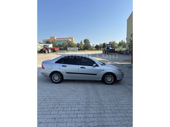 Sahibinden Ford Focus 1.6 Ghia 2001 Model 