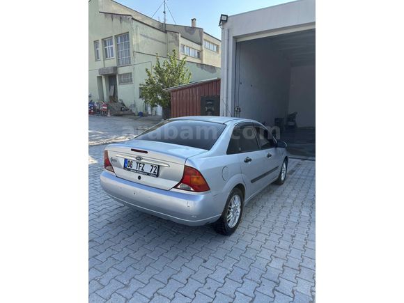 Sahibinden Ford Focus 1.6 Ghia 2001 Model 