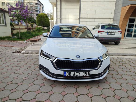 Sahibinden Skoda Octavia 1.5 e-Tec Elite 2021 Model  71.000 km Beyaz