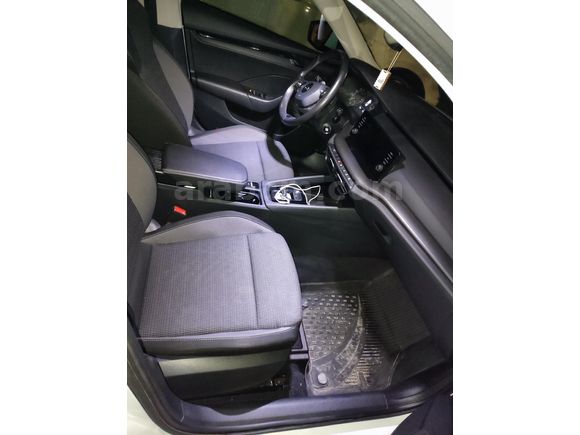 Sahibinden Skoda Octavia 1.5 e-Tec Elite 2021 Model  71.000 km Beyaz
