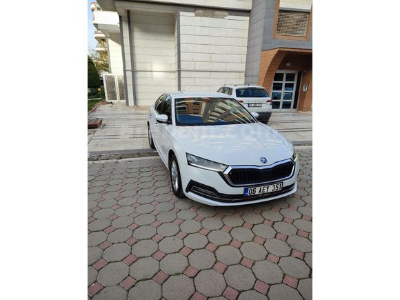 Sahibinden Skoda Octavia 1.5 e-Tec Elite 2021 Model  71.000 km Beyaz