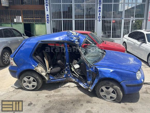 Plakalı yandan ağır hasarlı golf 1.6AKL motor