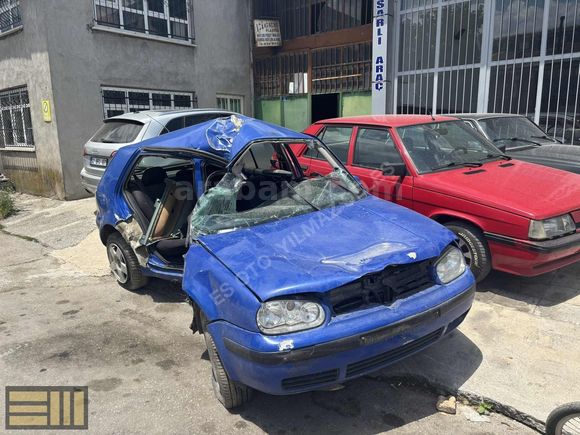 Plakalı yandan ağır hasarlı golf 1.6AKL motor