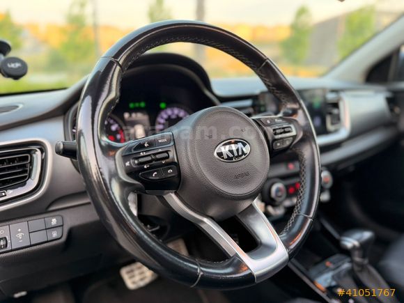 HATASIZ KİA STONİC PRESTİGE PAKET KM 65 BİNDE FUL+FUL