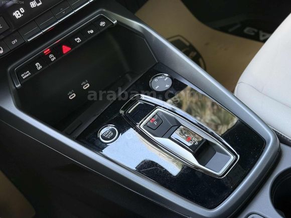 BOYASIZ 2025 MODEL AUDİ A3 SPORTBACK 35 TFSI ADVANCED (10.000km)
