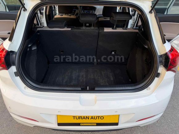 Galeriden Hyundai i20 1.4 CRDi Style 2017 Model Adıyaman