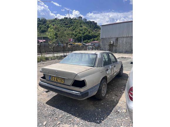 PROJELİK 1985 MODEL 200 D FAR STOP İÇ DÖŞEMESİ MEVCUTTUR