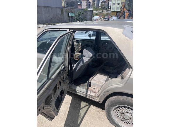 PROJELİK 1985 MODEL 200 D FAR STOP İÇ DÖŞEMESİ MEVCUTTUR