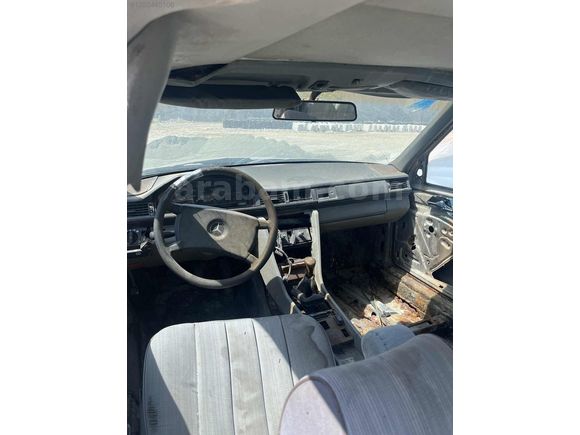 PROJELİK 1985 MODEL 200 D FAR STOP İÇ DÖŞEMESİ MEVCUTTUR