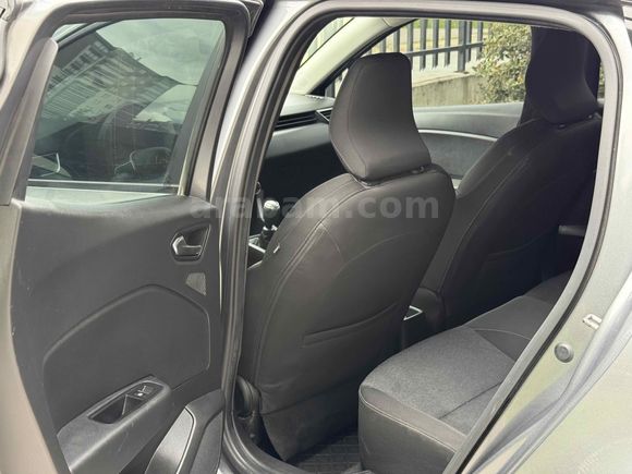 Sahibinden Renault Clio 1.0 TCe Touch 2023 Model 
