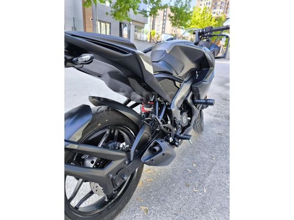 Bajaj Pulsar RS 200 - 2024 -2.650KM - Garaj Motoru