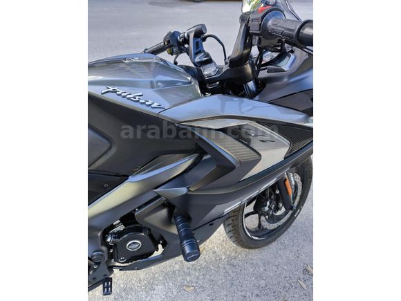 Bajaj Pulsar RS 200 - 2024 -2.650KM - Garaj Motoru