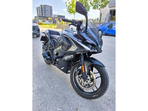 Bajaj Pulsar RS 200 - 2024 -2.650KM - Garaj Motoru