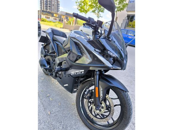 Bajaj Pulsar RS 200 - 2024 -2.650KM - Garaj Motoru