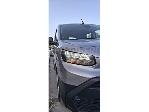 Memur Sahibinden Temiz Özenli kullanılan Toyota Proace City 1.5 D Dream 2025 Model