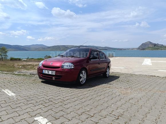Renault Clio 1.4 RNA 2000 Model