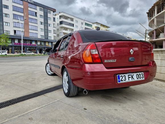 Renault Clio 1.4 RNA 2000 Model