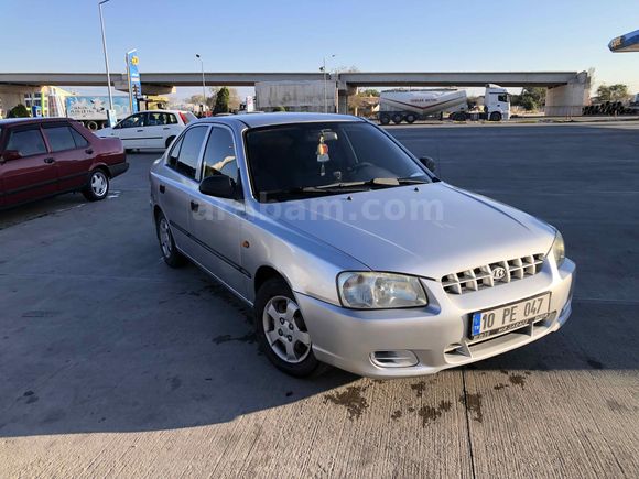 Sahibinden Hyundai Accent 1.5 1.5i GL 2000 Model  242.000 km Gri (Gümüş)