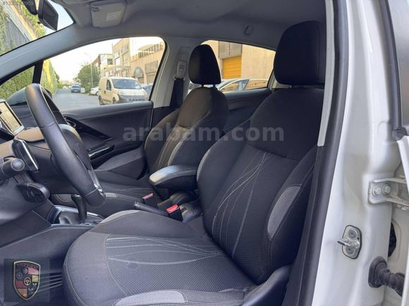 PEUGEOT 208 1.2 BENZİN OTOMATİK