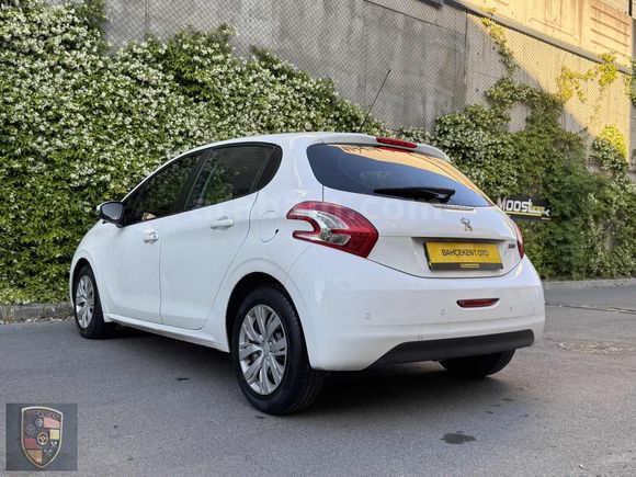 PEUGEOT 208 1.2 BENZİN OTOMATİK