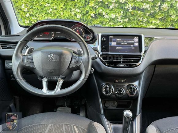 PEUGEOT 208 1.2 BENZİN OTOMATİK