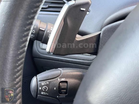 PEUGEOT 208 1.2 BENZİN OTOMATİK