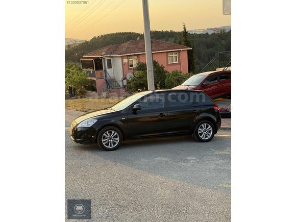 Yakıt Cimrisi Otomatik Kia Ceed - 207 Bin Km -