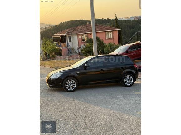 Yakıt Cimrisi Otomatik Kia Ceed - 207 Bin Km -