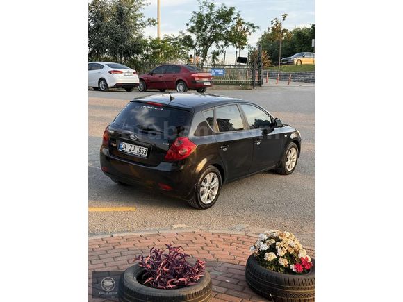 Yakıt Cimrisi Otomatik Kia Ceed - 207 Bin Km -