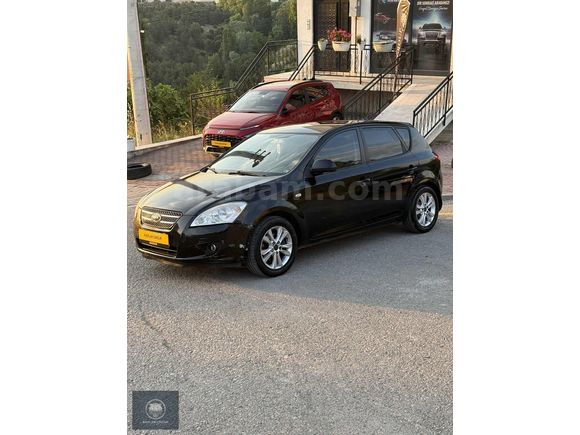 Yakıt Cimrisi Otomatik Kia Ceed - 207 Bin Km -