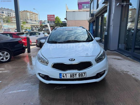 BAKIMLI FULL+FULL KIA CEED / CAM TAVAN / OTOMATİK / 238.000 KM
