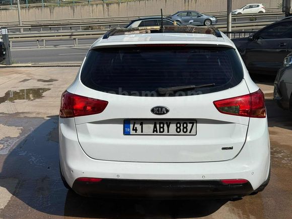 BAKIMLI FULL+FULL KIA CEED / CAM TAVAN / OTOMATİK / 238.000 KM